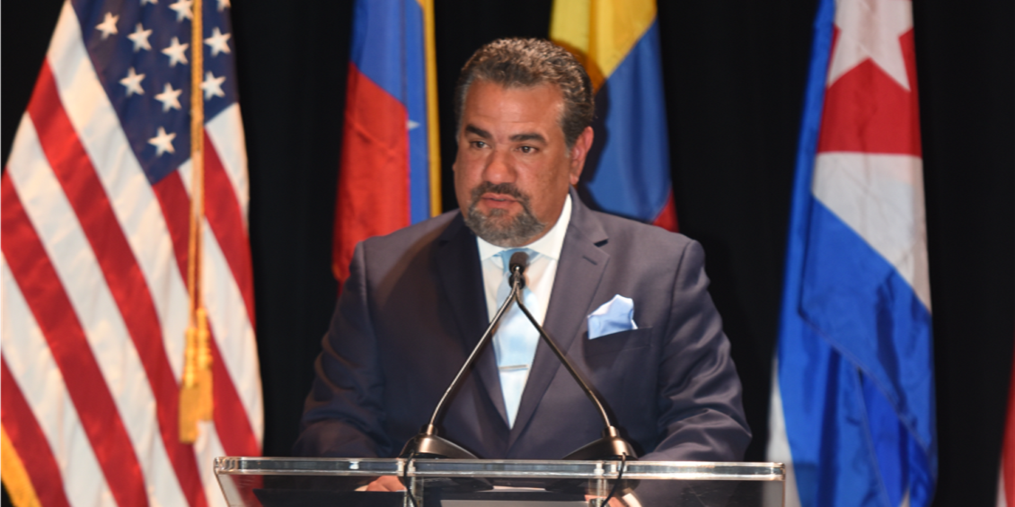 Rodolfo Pou durante una conferencia